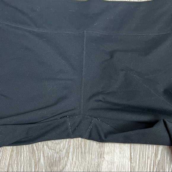 Fabletics Black Workout Capris Size Large - Picture 6 of 8